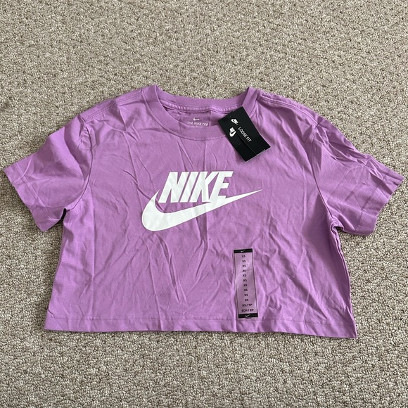 Nike Womens Crop T-Shirt - Picture 2 of 3